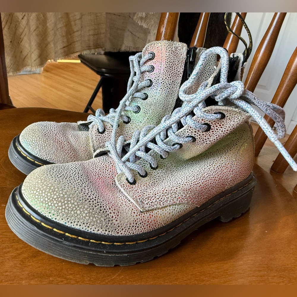Dr. Martens Girls Pascal Iridescent Lace-Up Boots | Size 1 | Silver Holographic